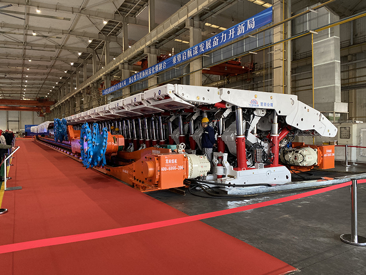 郑州市嵩阳煤机实现重要突破:“三机一架”(掘进机、采煤机、输送机、液压支架)成功出口越南 郑州市嵩阳煤机实现重要突破:“三机一架”(掘进机、采煤机、输送机、液压支架)成功出口越南